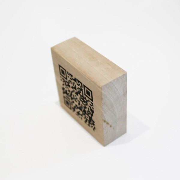 Taco QR madera nogal - Imagen 3